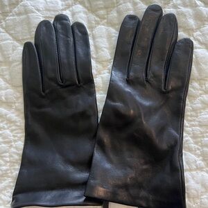 New with tags black Alfani soft leather gloves with silk lining, size 7